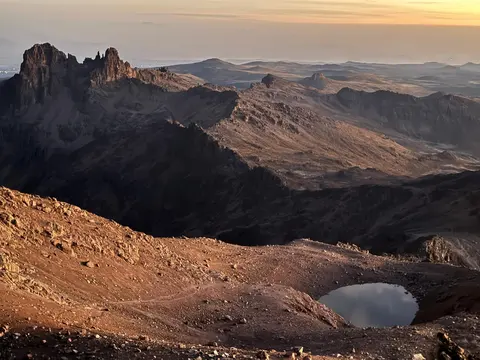 Explore Chogoria Sirimon route 5 Days Mount Kenya Hike