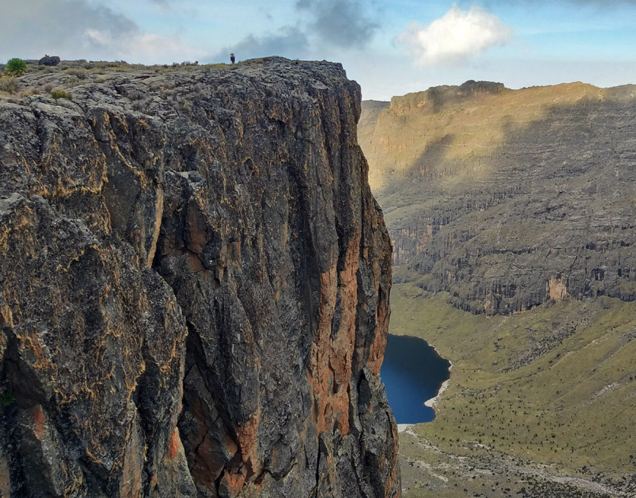 Sirimon – Chogoria 4 Days Mount Kenya Hiking Adventure